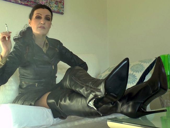 LadyVictoria: Meschlicher Aschenbecher und Spucknapf, Femdom POV Lady Victoria