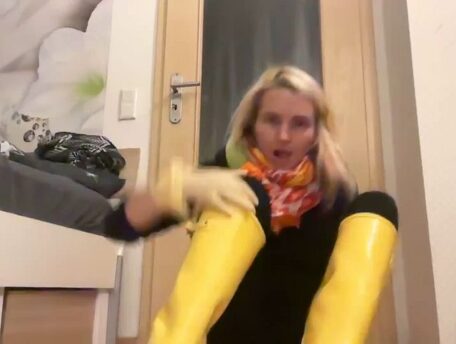 suesse6maus: Wunschvideo Gummistiefel und Gummihandschuh für Dich